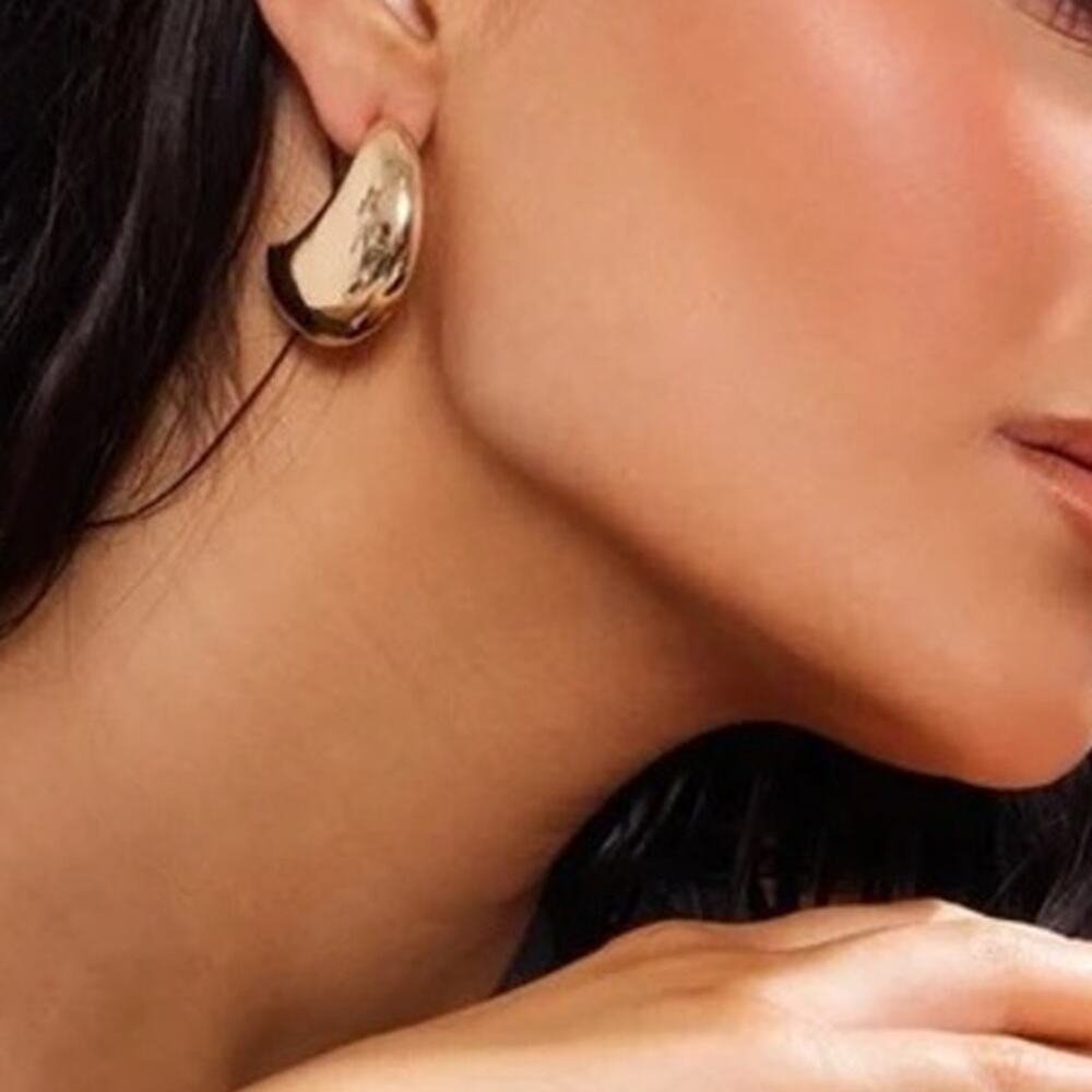 NWT PrettyLittleThing Gold Curved Drop Earrings Chunky Push Back Earrings Gold - Picture 9 of 15